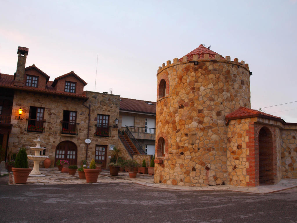 Habitaciones Y Estudios- Hotel "Posada De Cantabria El Solar" - Cenas Y Gintonic- Bar -Terraza Panoramica Galizano Dış mekan fotoğraf